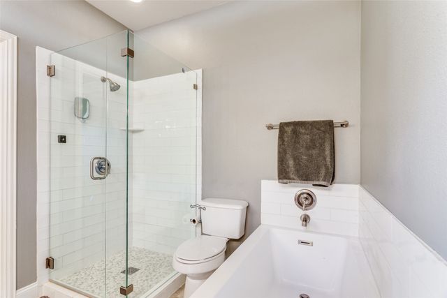 9005 Ranch Bluff Court, Benbrook, TX 76126