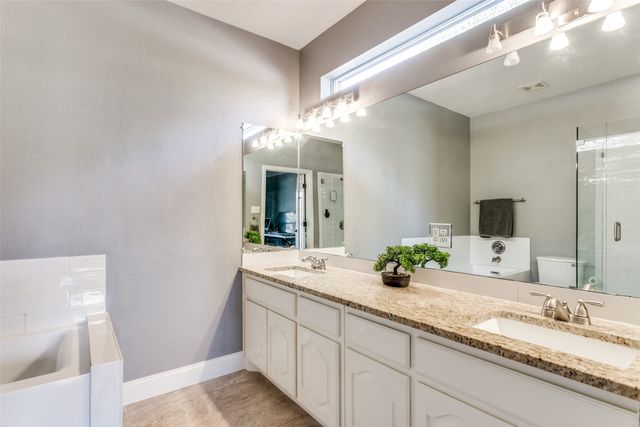 9005 Ranch Bluff Court, Benbrook, TX 76126