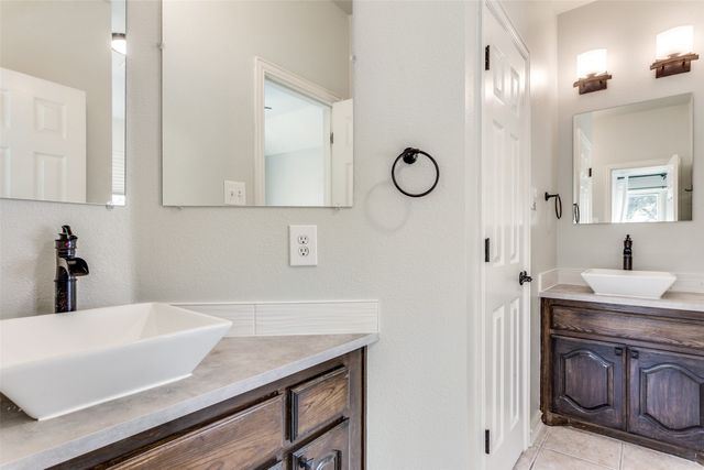 9005 Ranch Bluff Court, Benbrook, TX 76126