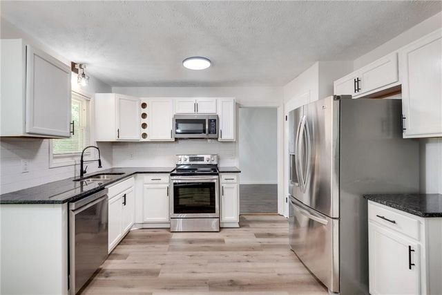 597 Field Cliff Drive, Stone Mountain, GA 30087