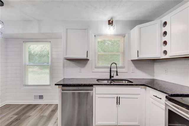 597 Field Cliff Drive, Stone Mountain, GA 30087