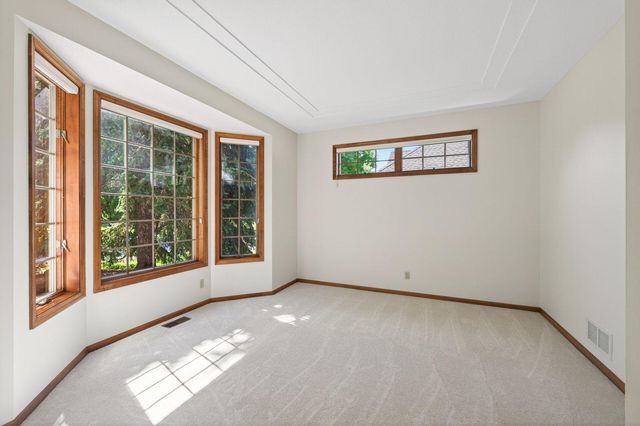 3034 Edgewater Drive, Woodbury, MN 55125