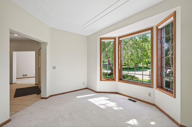 3034 Edgewater Drive, Woodbury, MN 55125