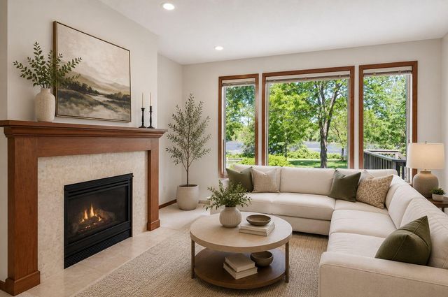 3034 Edgewater Drive, Woodbury, MN 55125