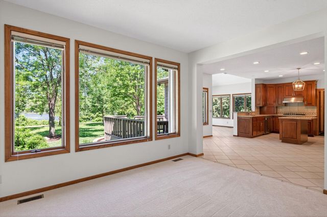 3034 Edgewater Drive, Woodbury, MN 55125