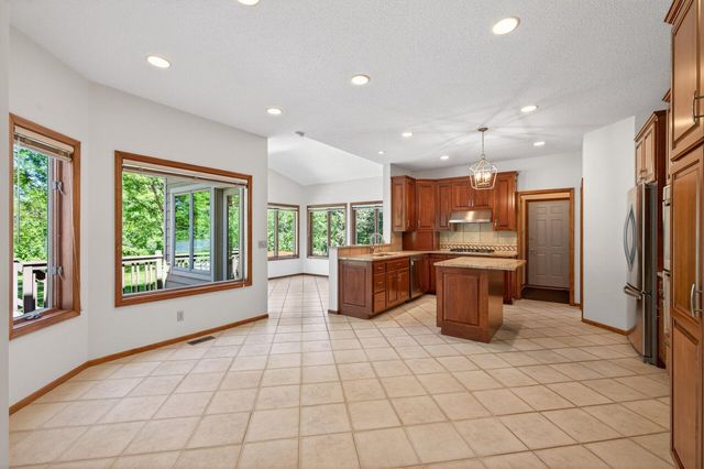 3034 Edgewater Drive, Woodbury, MN 55125