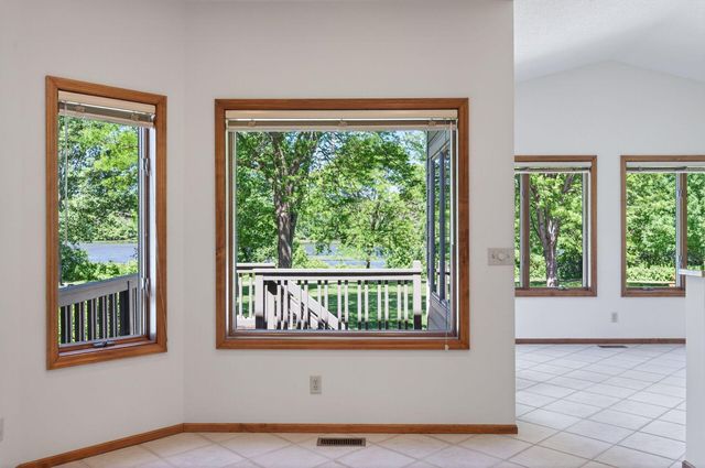 3034 Edgewater Drive, Woodbury, MN 55125