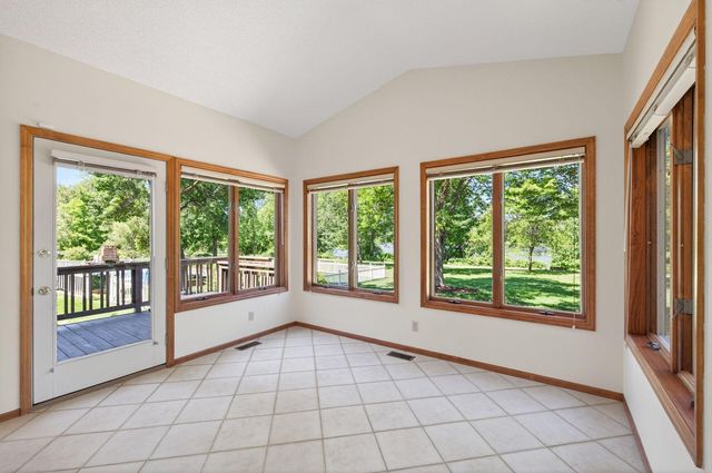 3034 Edgewater Drive, Woodbury, MN 55125