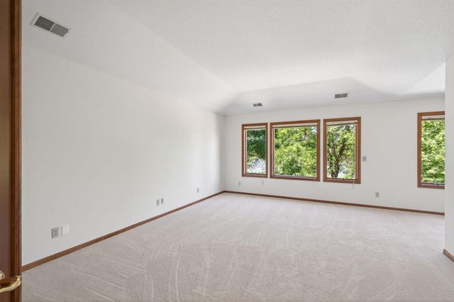 3034 Edgewater Drive, Woodbury, MN 55125