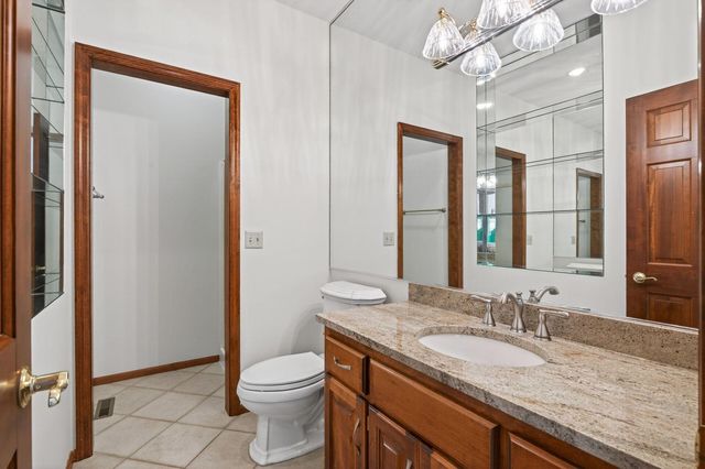 3034 Edgewater Drive, Woodbury, MN 55125
