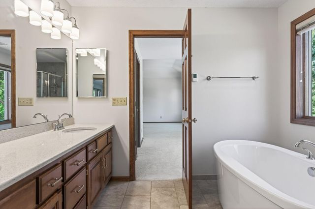 3034 Edgewater Drive, Woodbury, MN 55125