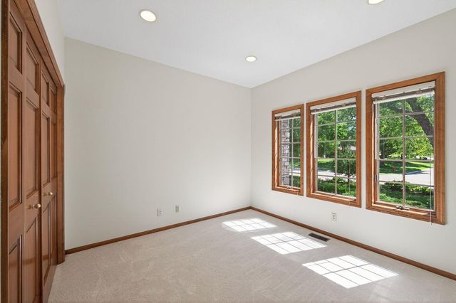 3034 Edgewater Drive, Woodbury, MN 55125