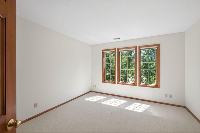 3034 Edgewater Drive, Woodbury, MN 55125