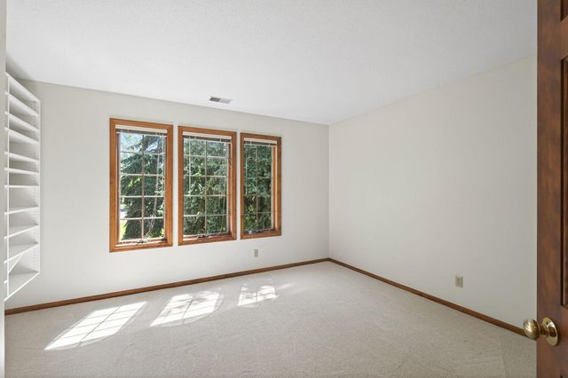 3034 Edgewater Drive, Woodbury, MN 55125