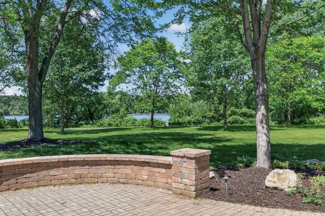 3034 Edgewater Drive, Woodbury, MN 55125