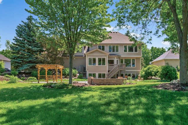 3034 Edgewater Drive, Woodbury, MN 55125