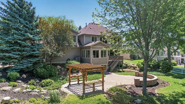 3034 Edgewater Drive, Woodbury, MN 55125