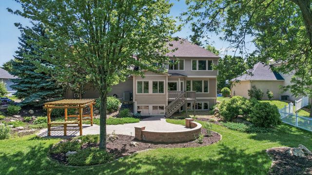 3034 Edgewater Drive, Woodbury, MN 55125