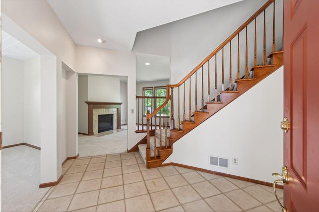 3034 Edgewater Drive, Woodbury, MN 55125