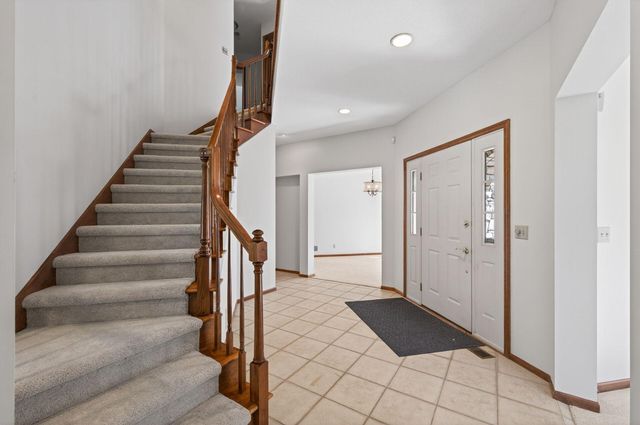 3034 Edgewater Drive, Woodbury, MN 55125