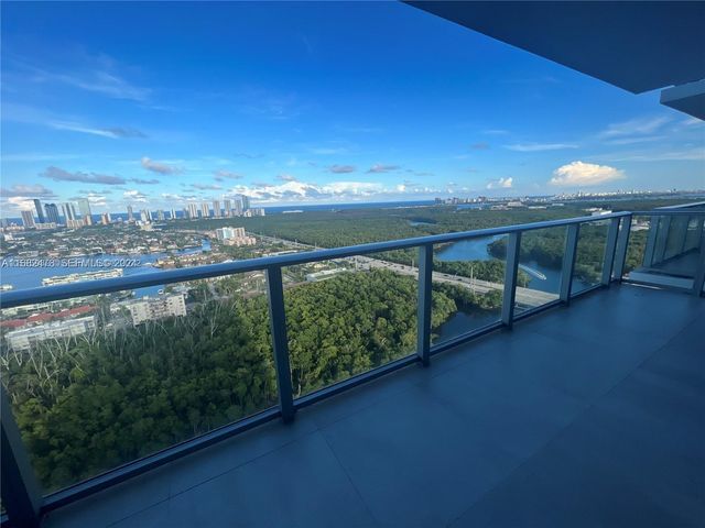 16385 Biscayne Boulevard 2020, North Miami Beach, FL 33160