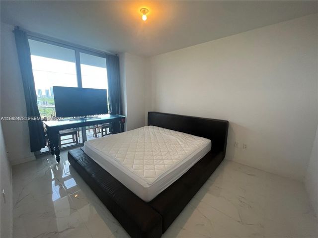 16385 Biscayne Boulevard 2020, North Miami Beach, FL 33160