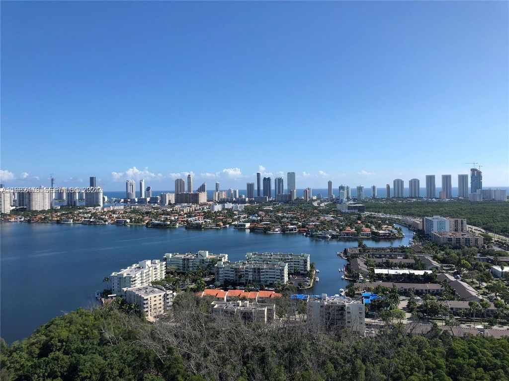16385 Biscayne Boulevard 2020, North Miami Beach, FL 33160