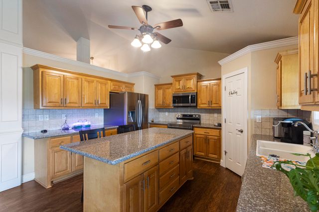 1800 Estates Drive, Grove, OK 74344