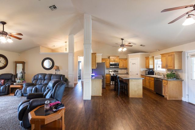 1800 Estates Drive, Grove, OK 74344