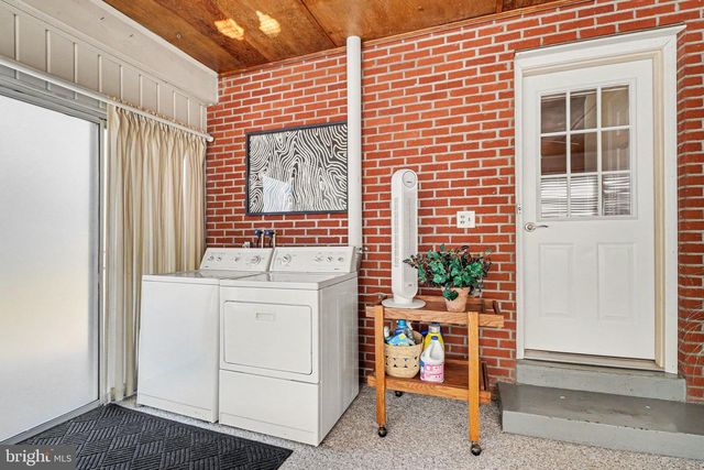 913 STEHMAN RD, Millersville, PA 17551