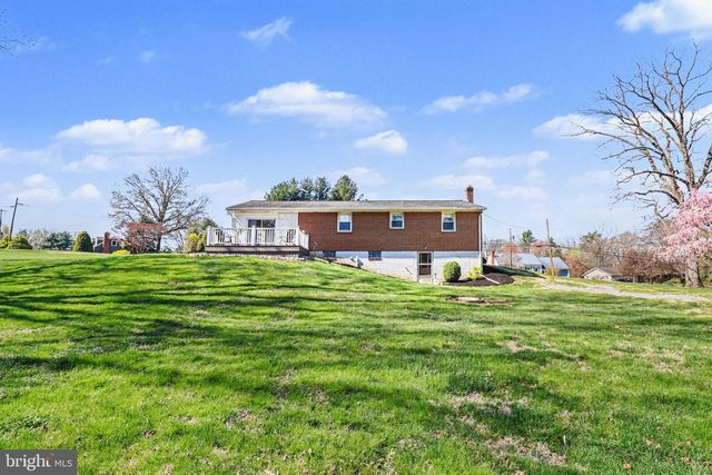 913 STEHMAN RD, Millersville, PA 17551