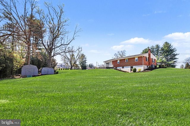 913 STEHMAN RD, Millersville, PA 17551