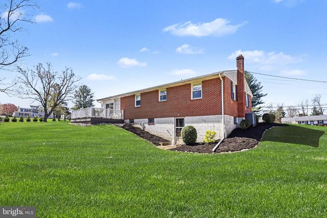 913 STEHMAN RD, Millersville, PA 17551