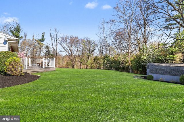 913 STEHMAN RD, Millersville, PA 17551