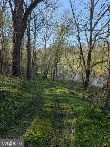 913 STEHMAN RD, Millersville, PA 17551