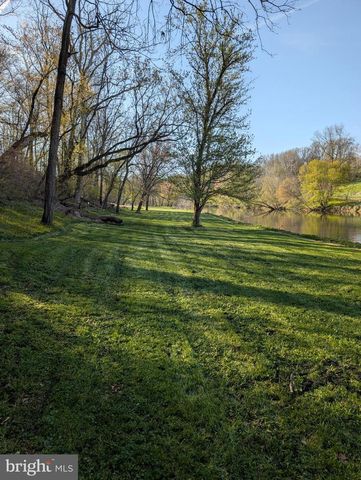 913 STEHMAN RD, Millersville, PA 17551
