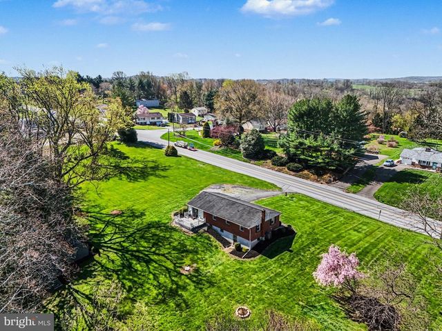 913 STEHMAN RD, Millersville, PA 17551