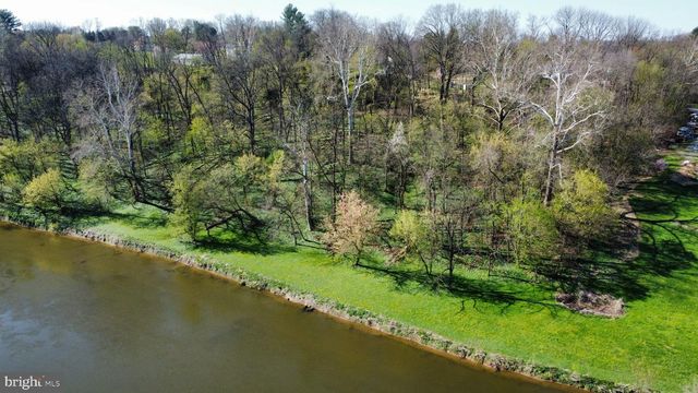 913 STEHMAN RD, Millersville, PA 17551