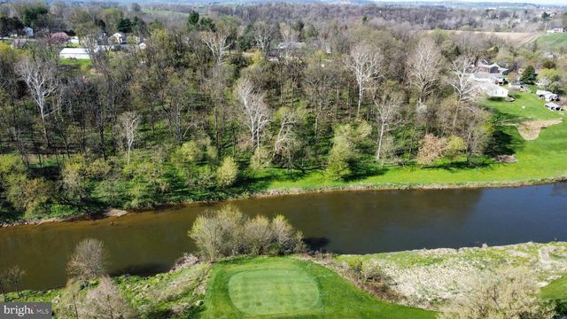 913 STEHMAN RD, Millersville, PA 17551