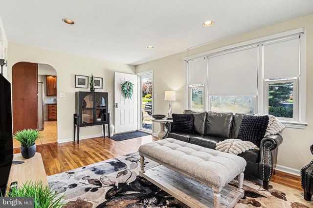 913 STEHMAN RD, Millersville, PA 17551