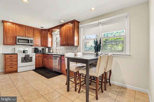 913 STEHMAN RD, Millersville, PA 17551