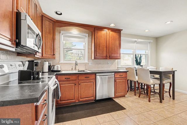 913 STEHMAN RD, Millersville, PA 17551