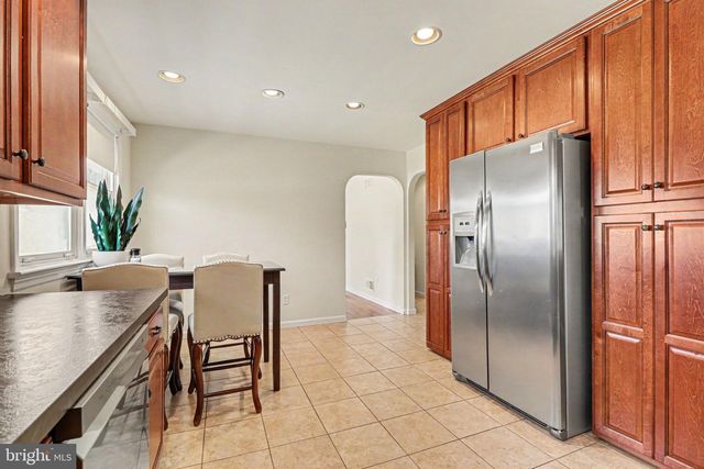 913 STEHMAN RD, Millersville, PA 17551