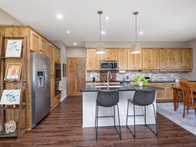1290 Parkview Court, Shakopee, MN 55379
