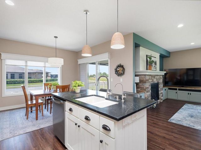 1290 Parkview Court, Shakopee, MN 55379