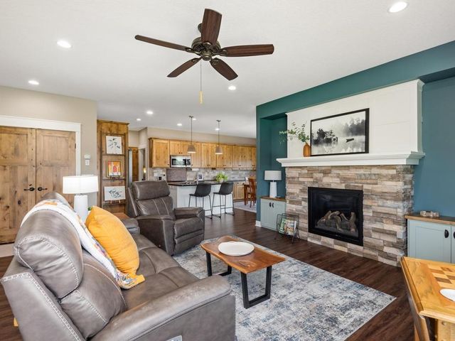 1290 Parkview Court, Shakopee, MN 55379