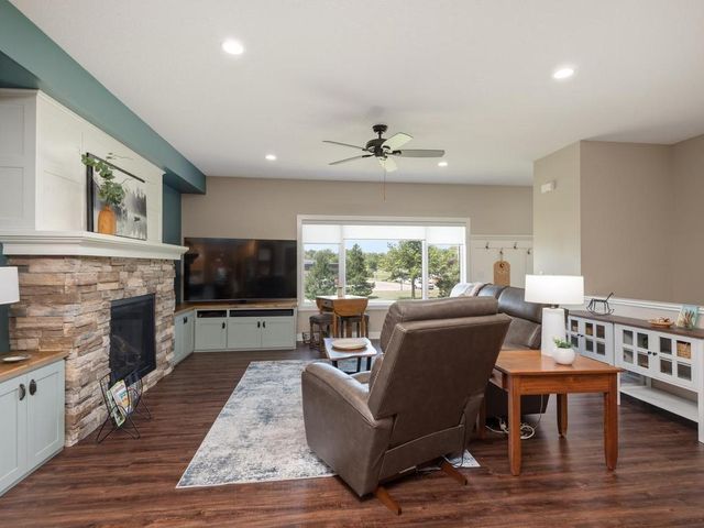 1290 Parkview Court, Shakopee, MN 55379