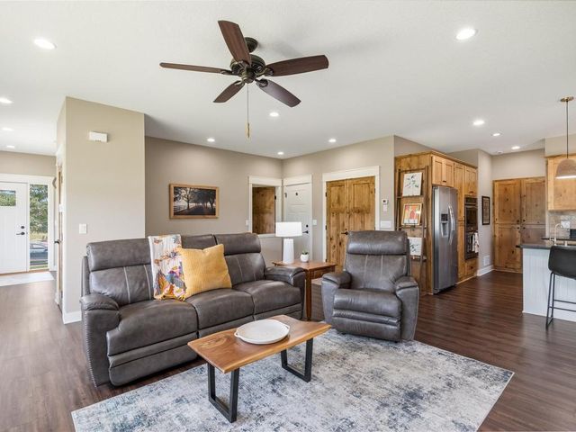 1290 Parkview Court, Shakopee, MN 55379