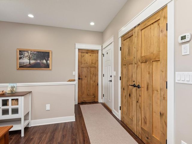 1290 Parkview Court, Shakopee, MN 55379