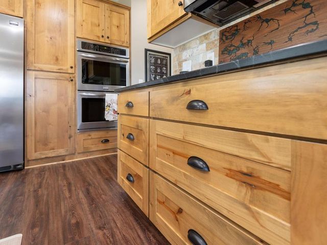 1290 Parkview Court, Shakopee, MN 55379